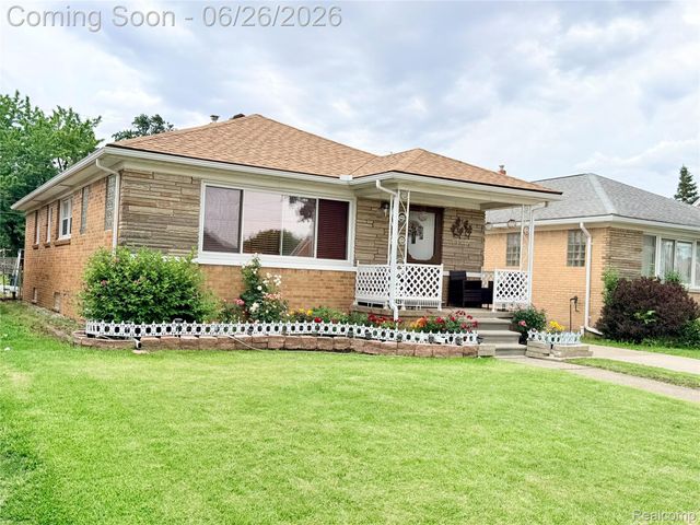 8152 Potomac, Center Line, MI 48015