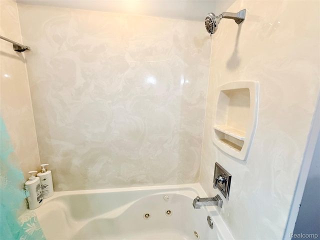 8152 Potomac, Center Line, MI 48015