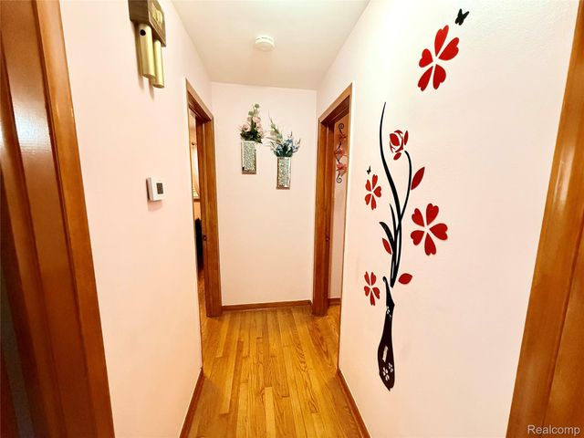 8152 Potomac, Center Line, MI 48015