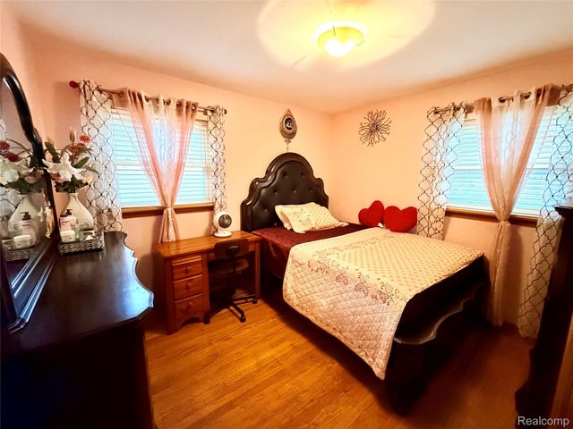 8152 Potomac, Center Line, MI 48015