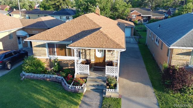 8152 Potomac, Center Line, MI 48015