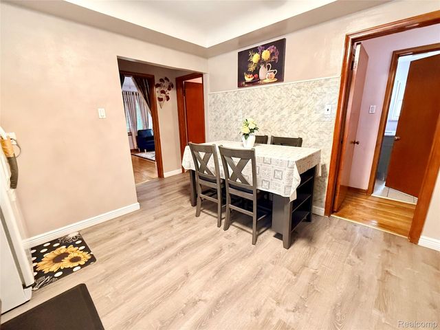 8152 Potomac, Center Line, MI 48015