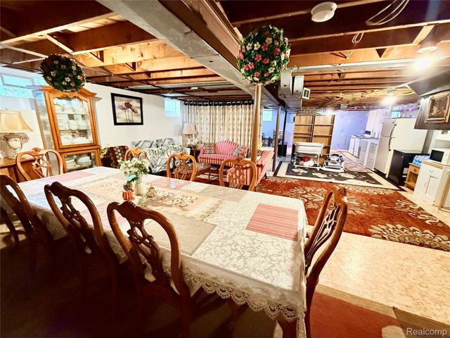 8152 Potomac, Center Line, MI 48015