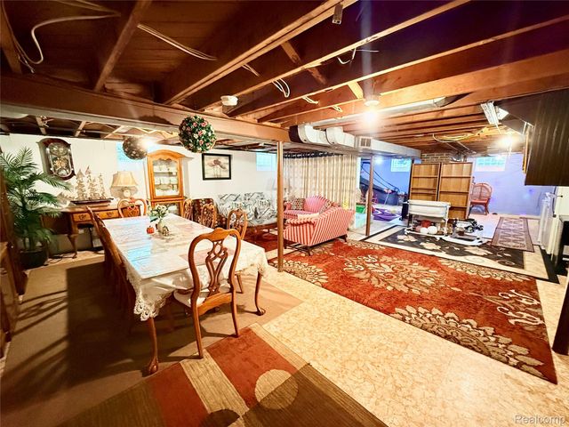 8152 Potomac, Center Line, MI 48015