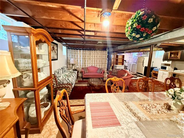 8152 Potomac, Center Line, MI 48015