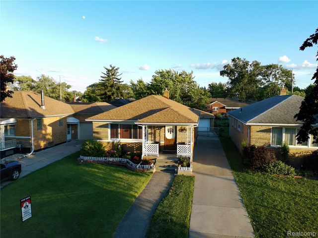 8152 Potomac, Center Line, MI 48015