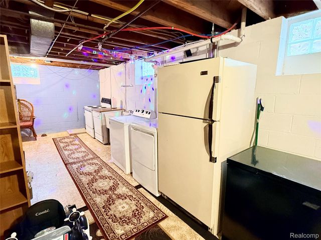 8152 Potomac, Center Line, MI 48015