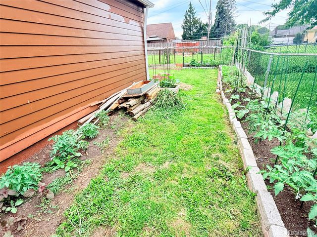 8152 Potomac, Center Line, MI 48015
