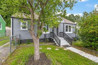 327 S 12th Ave, Hopewell, VA 23860