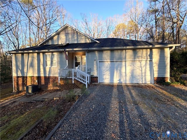 1967 Huguenot Hundred Dr, Midlothian, VA 23113