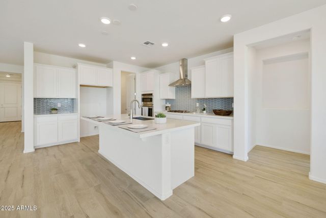 19214 W MISSOURI Avenue, Litchfield Park, AZ 85340
