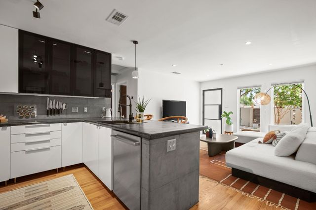 6800 Cruz ST, Austin, TX 78741