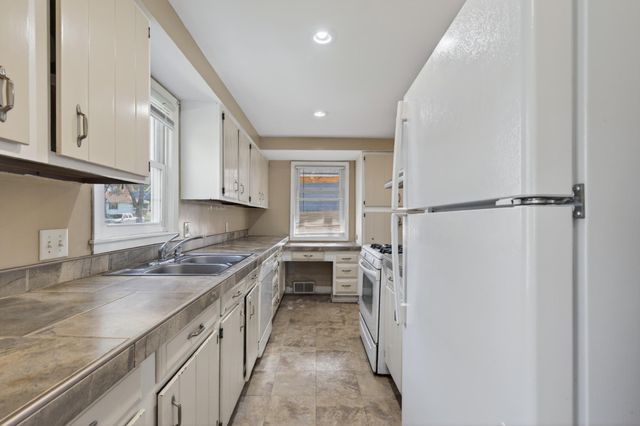1848 Montana Avenue E, Saint Paul, MN 55119