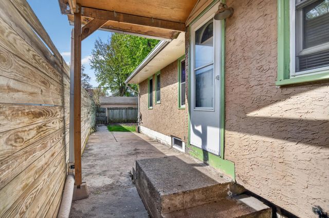1848 Montana Avenue E, Saint Paul, MN 55119