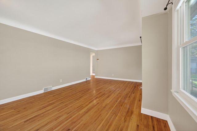 1848 Montana Avenue E, Saint Paul, MN 55119