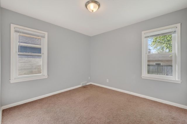 1848 Montana Avenue E, Saint Paul, MN 55119