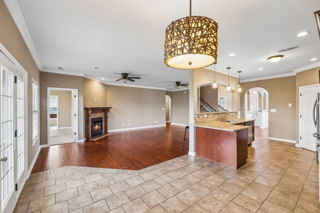 1004 Thrasher Dr, Clarksville, TN 37040