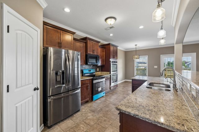 1004 Thrasher Dr, Clarksville, TN 37040