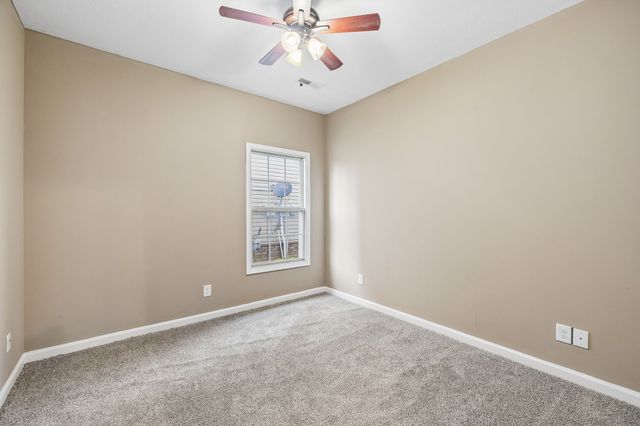 1004 Thrasher Dr, Clarksville, TN 37040