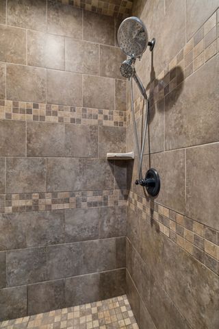 1004 Thrasher Dr, Clarksville, TN 37040