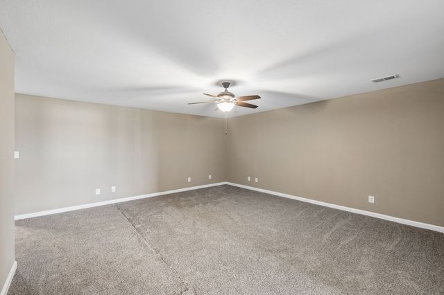 1004 Thrasher Dr, Clarksville, TN 37040