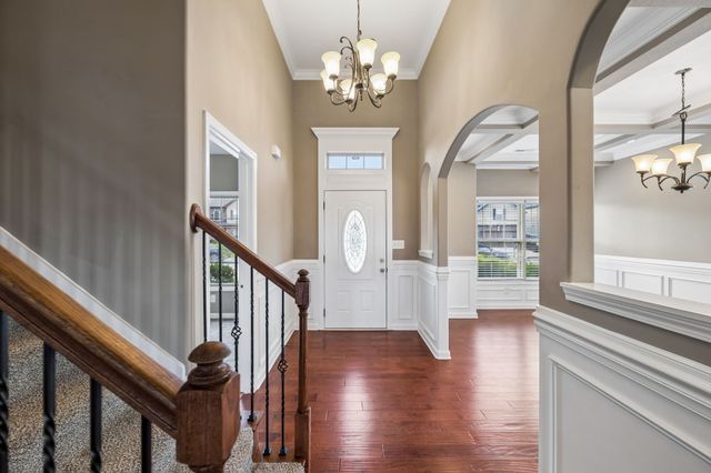 1004 Thrasher Dr, Clarksville, TN 37040