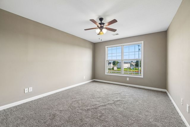 1004 Thrasher Dr, Clarksville, TN 37040