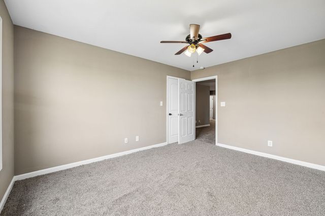 1004 Thrasher Dr, Clarksville, TN 37040