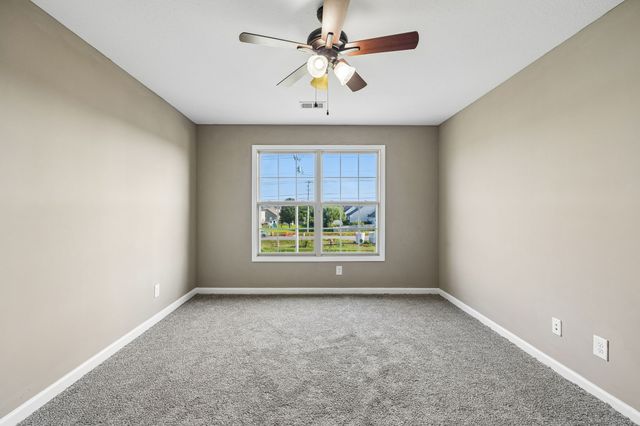 1004 Thrasher Dr, Clarksville, TN 37040