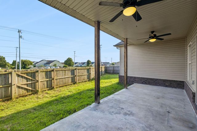 1004 Thrasher Dr, Clarksville, TN 37040
