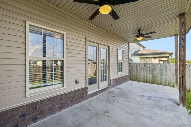 1004 Thrasher Dr, Clarksville, TN 37040