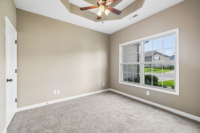 1004 Thrasher Dr, Clarksville, TN 37040