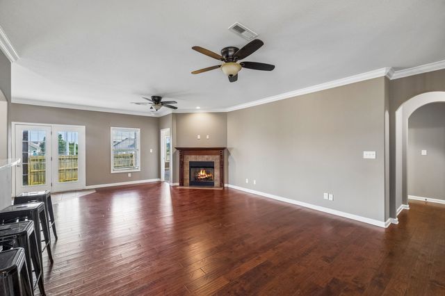 1004 Thrasher Dr, Clarksville, TN 37040