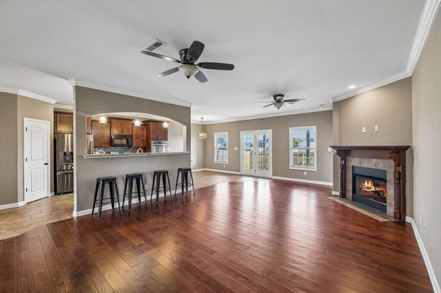 1004 Thrasher Dr, Clarksville, TN 37040