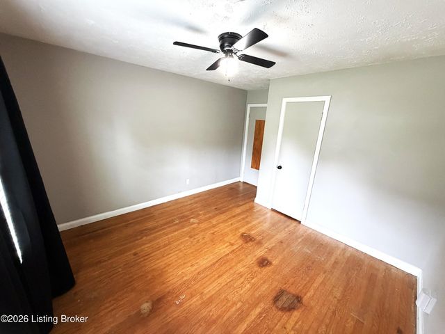 10306 Grafton Hall Rd, Louisville, KY 40272