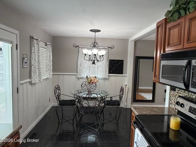 10306 Grafton Hall Rd, Louisville, KY 40272
