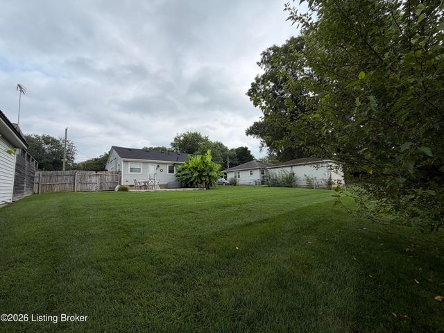10306 Grafton Hall Rd, Louisville, KY 40272