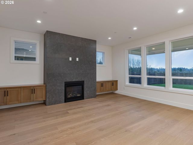 154 E AIREDALE Ave, La Center, WA 98629