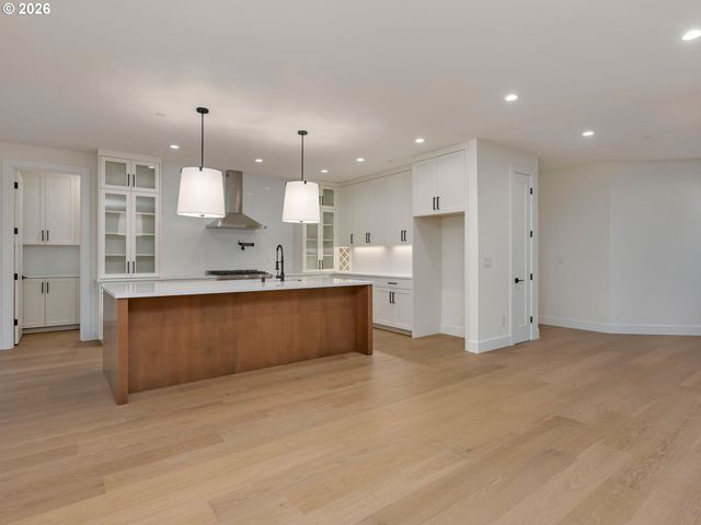 154 E AIREDALE Ave, La Center, WA 98629