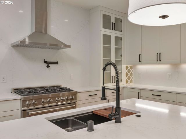 154 E AIREDALE Ave, La Center, WA 98629