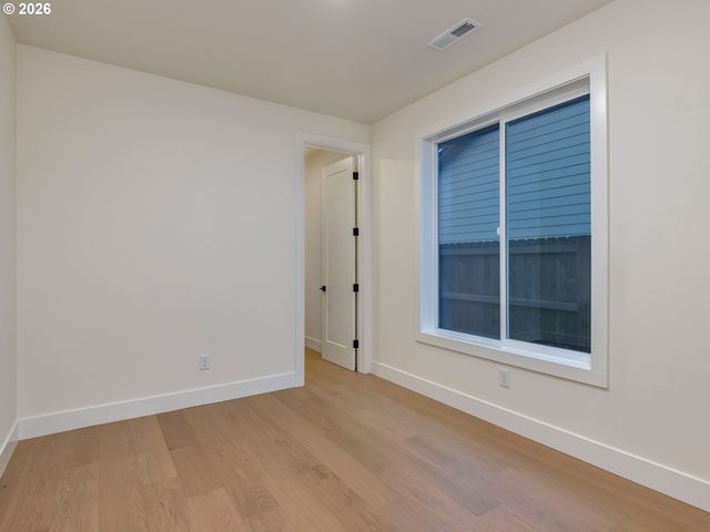 154 E AIREDALE Ave, La Center, WA 98629