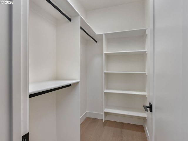 154 E AIREDALE Ave, La Center, WA 98629