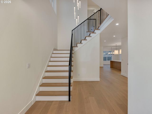 154 E AIREDALE Ave, La Center, WA 98629