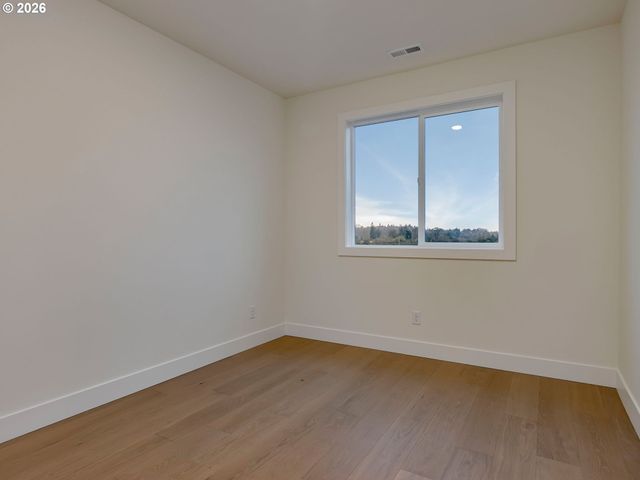 154 E AIREDALE Ave, La Center, WA 98629