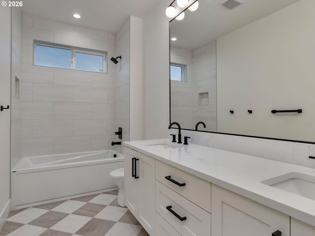 154 E AIREDALE Ave, La Center, WA 98629