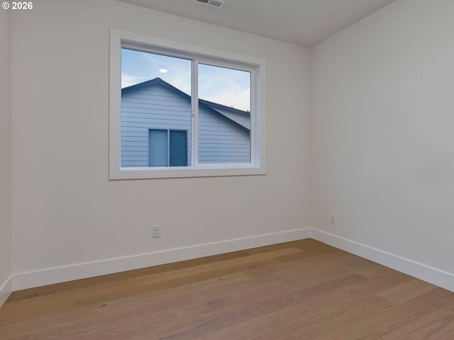 154 E AIREDALE Ave, La Center, WA 98629
