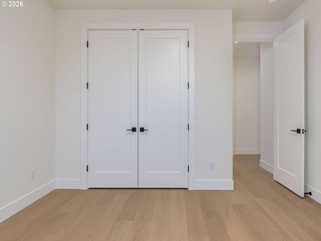 154 E AIREDALE Ave, La Center, WA 98629