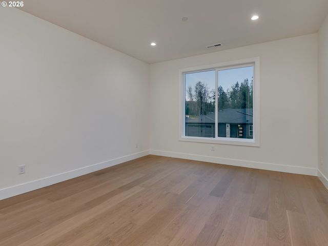 154 E AIREDALE Ave, La Center, WA 98629