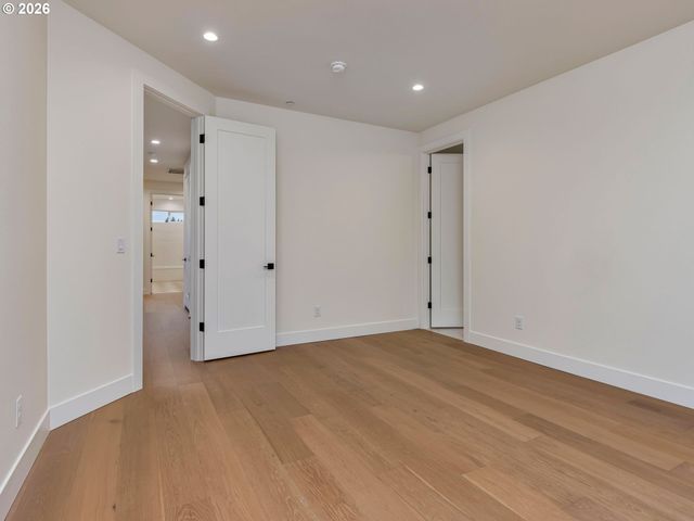 154 E AIREDALE Ave, La Center, WA 98629