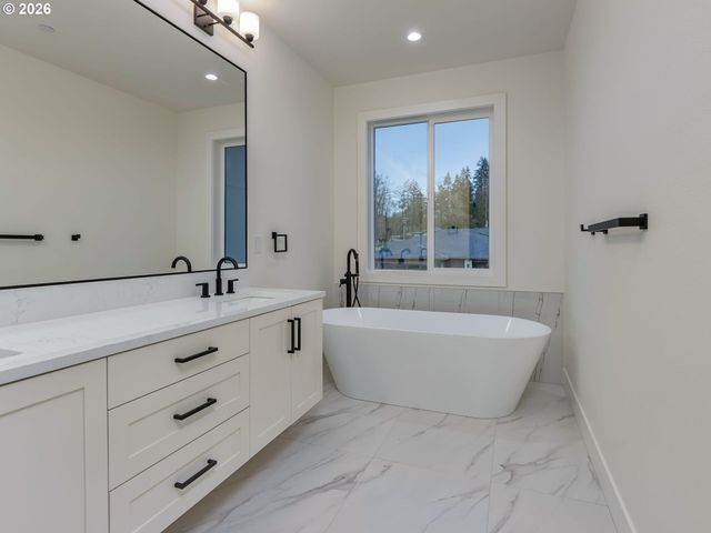 154 E AIREDALE Ave, La Center, WA 98629